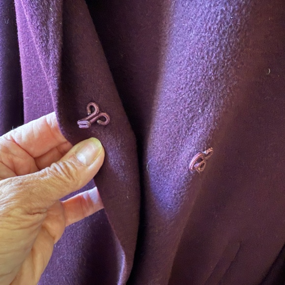 TSE 100% CASHMERE COAT SINGLE HOOK EYE CLOSURE WAIST BELT POCKETS BURGUNDY 4 - Picture 7 of 10